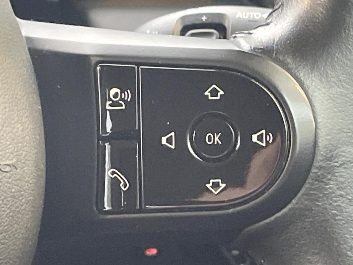 2022 Rover Mini 3DA-XY15MW (UW-69f496b4c57bf)[13]