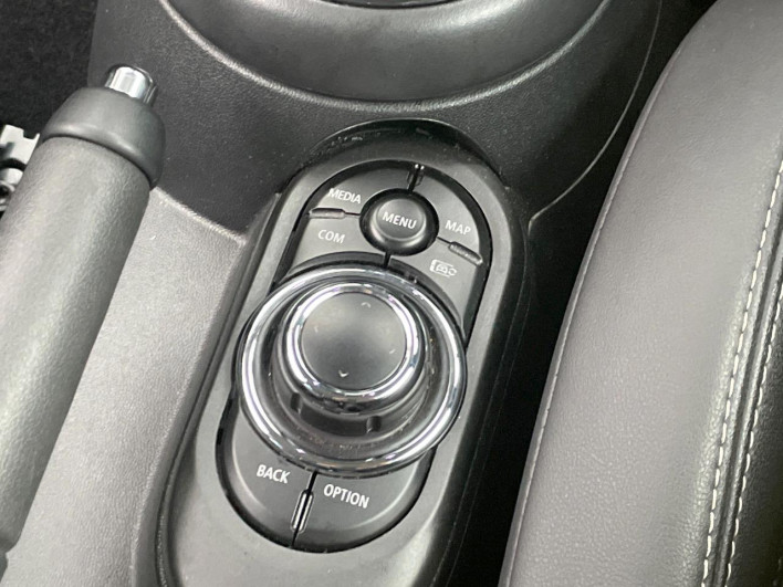 2022 Rover Mini 3DA-XY15MW (UW-69f496b4c57bf)[7]
