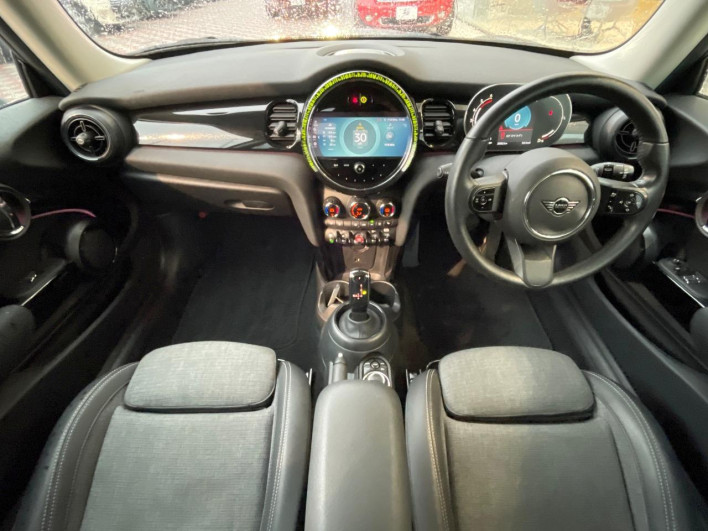 2022 Rover Mini 3DA-XY15MW (UW-69f496b4c57bf)[18]