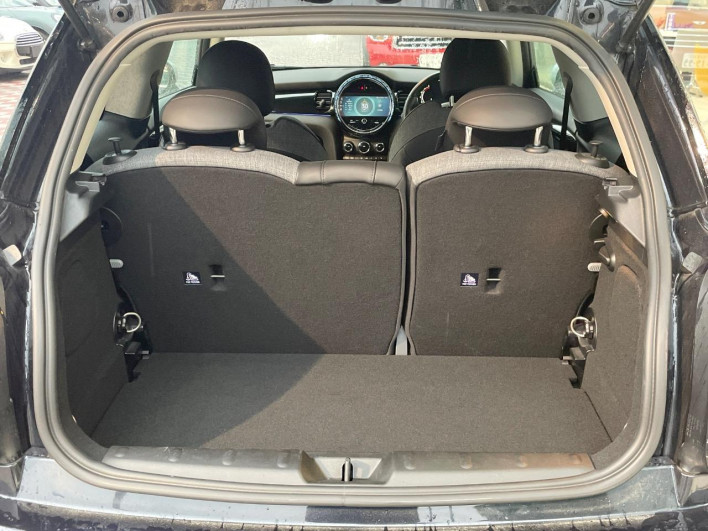 2022 Rover Mini 3DA-XY15MW (UW-69f496b4c57bf)[29]