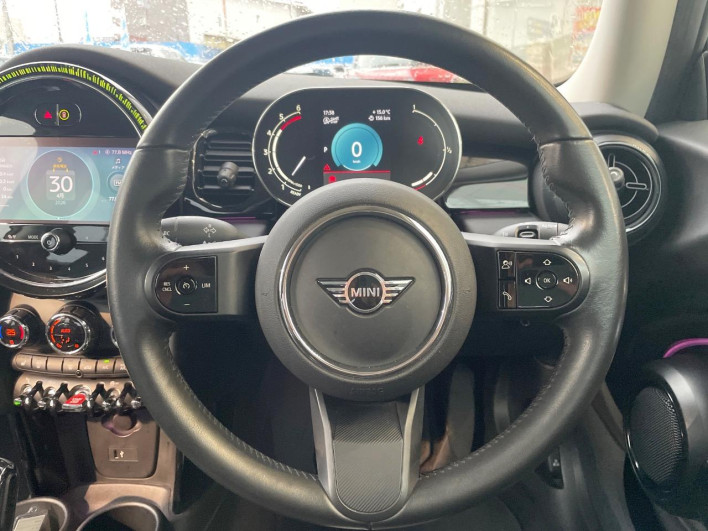 2022 Rover Mini 3DA-XY15MW (UW-69f496b4c57bf)[12]
