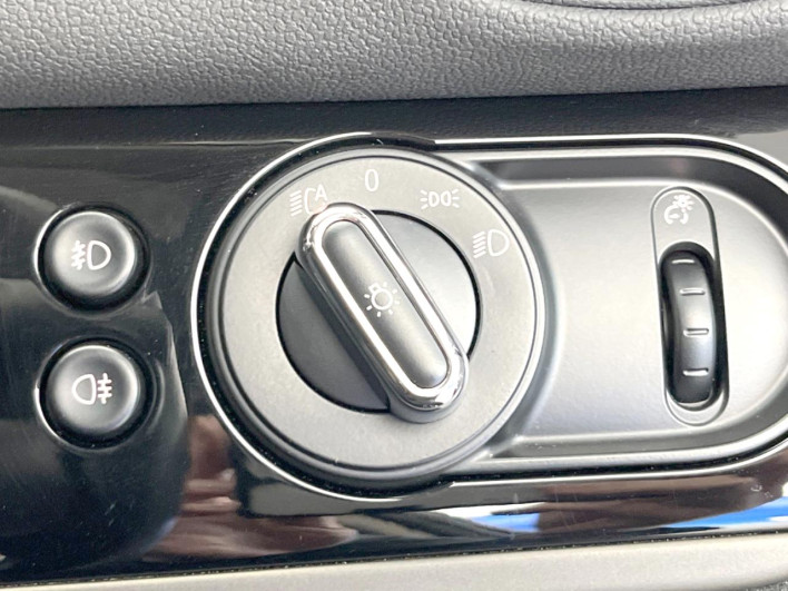 2018 Rover Mini LDA-YT20 (UW-69f496b7744a4)[26]