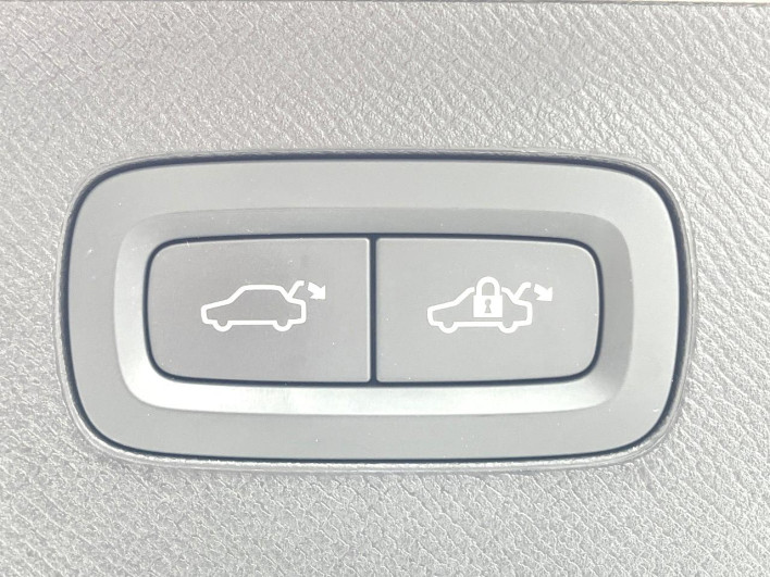 2016 Volvo XC90 DBA-LB420XC (UW-69f496b928e5e)[26]