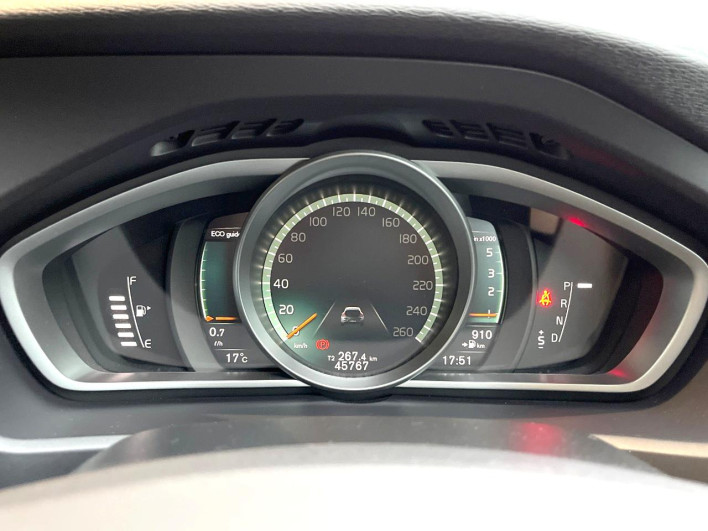 2018 Volvo V40 LDA-MD4204T (UW-69f496bade145)[2]