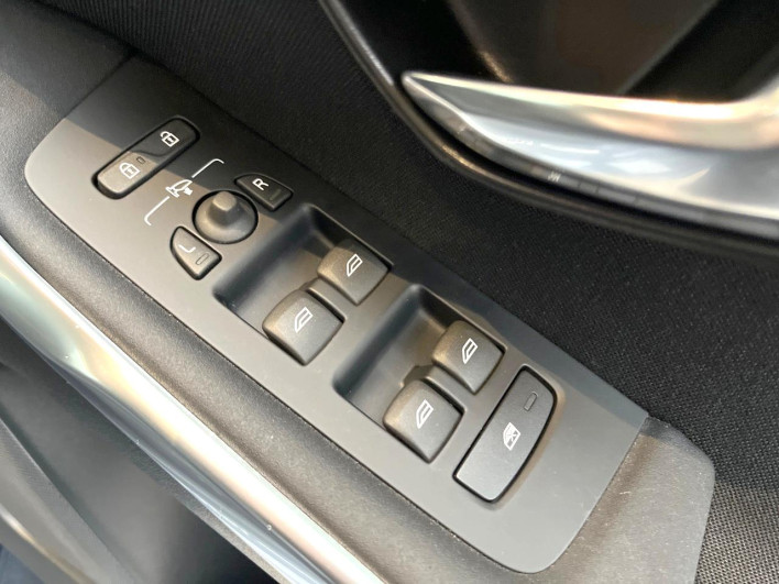 2018 Volvo V40 LDA-MD4204T (UW-69f496bade145)[19]