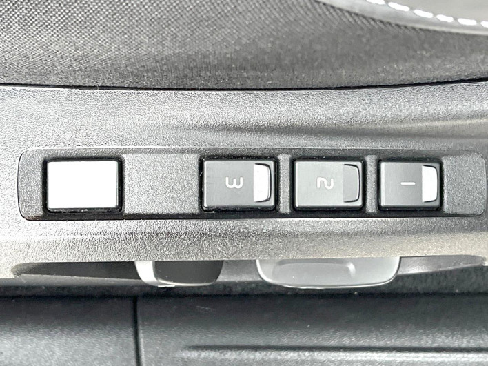 2018 Volvo V40 LDA-MD4204T (UW-69f496bade145)[21]