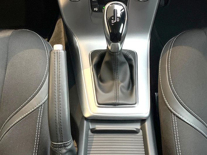 2018 Volvo V40 LDA-MD4204T (UW-69f496bade145)[28]