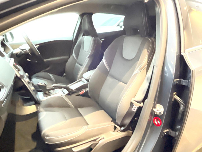 2018 Volvo V40 LDA-MD4204T (UW-69f496bade145)[29]