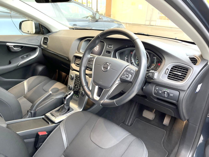 2018 Volvo V40 LDA-MD4204T (UW-69f496bade145)[18]