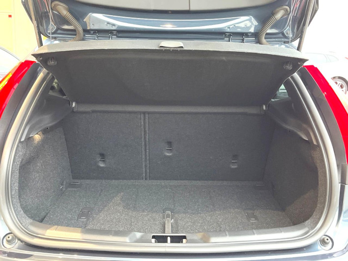 2018 Volvo V40 LDA-MD4204T (UW-69f496bade145)[25]