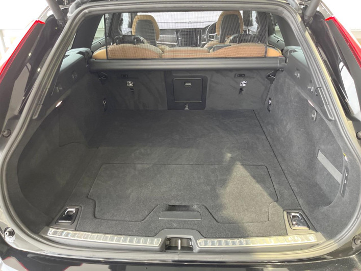 2017 Volvo V90 DBA-PB420 (UW-69f496bbf0625)[15]