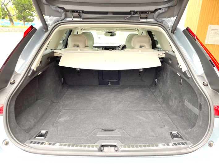 2024 Volvo V90 5AA-PB420TM (UW-69f496bc9edc8)[9]