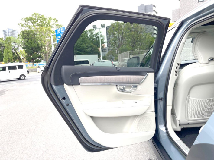2024 Volvo V90 5AA-PB420TM (UW-69f496bc9edc8)[23]