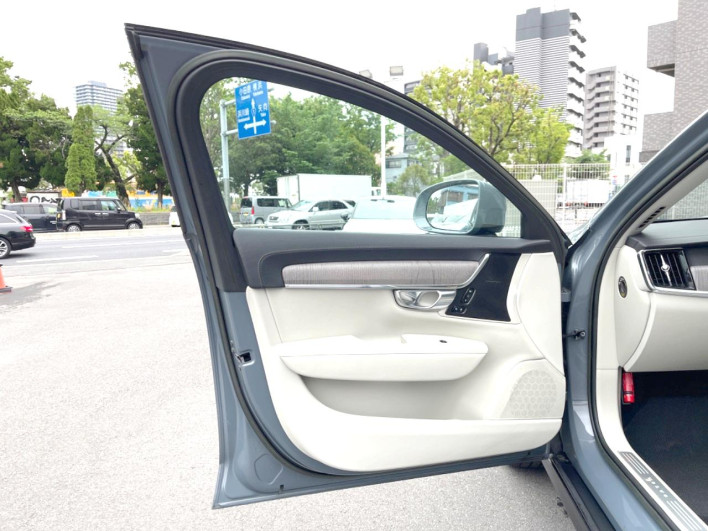 2024 Volvo V90 5AA-PB420TM (UW-69f496bc9edc8)[22]