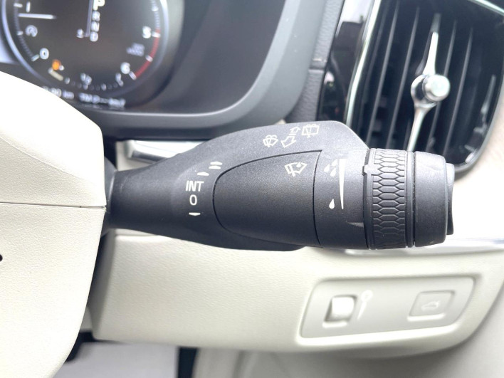 2019 Volvo XC60 LDA-UD4204TXCA (UW-69f496bd2a52c)[12]