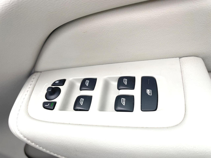 2019 Volvo XC60 LDA-UD4204TXCA (UW-69f496bd2a52c)[14]