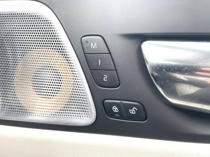 2019 Volvo XC60 LDA-UD4204TXCA (UW-69f496bd2a52c)[13]