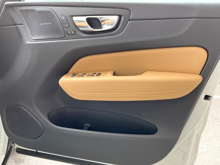 2019 Volvo XC60 LDA-UD4204TXC (UW-69f496bd9b675)[18]