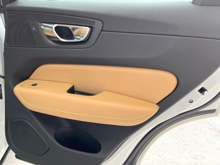 2019 Volvo XC60 LDA-UD4204TXC (UW-69f496bd9b675)[19]