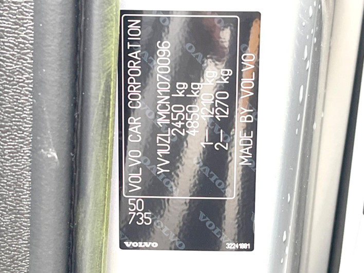2022 Volvo XC60 5AA-UB420TXCM (UW-69f496be95df2)[1]