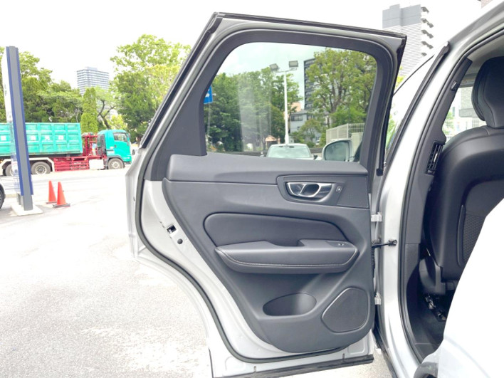 2022 Volvo XC60 5AA-UB420TXCM (UW-69f496be95df2)[18]