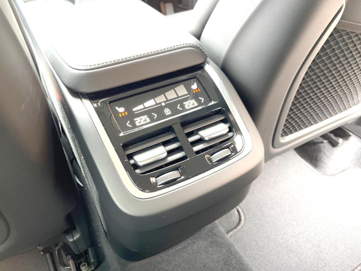 2022 Volvo XC60 5AA-UB420TXCM (UW-69f496be95df2)[14]