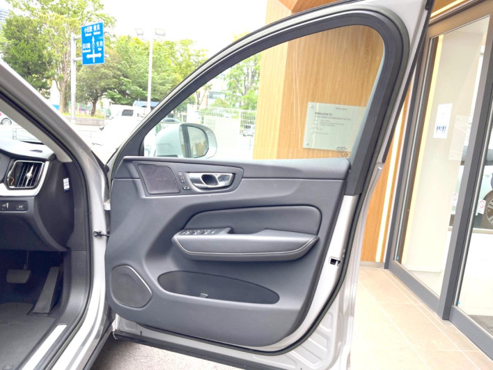 2022 Volvo XC60 5AA-UB420TXCM (UW-69f496be95df2)[15]