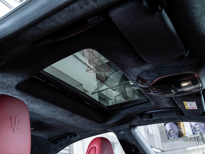 2021 Maserati Ghibli 7BA-MG30 (UW-69f496c0edaa3)[19]