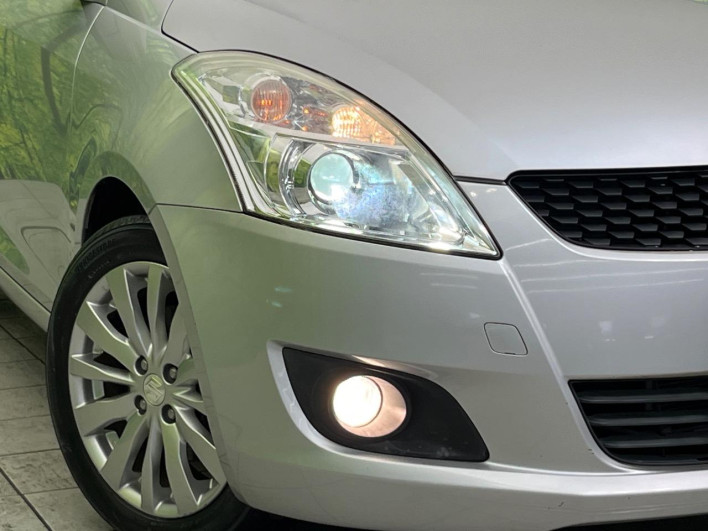 2011 Suzuki Swift DBA-ZC72S (UW-69f496c3e1264)[14]
