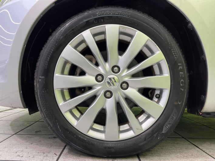 2011 Suzuki Swift DBA-ZC72S (UW-69f496c3e1264)[12]