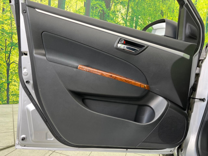 2011 Suzuki Swift DBA-ZC72S (UW-69f496c3e1264)[27]