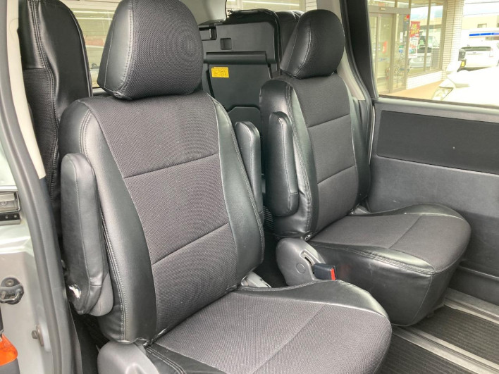 2010 Toyota Noah DBA-ZRR70G (UW-69f496c6a6b79)[29]
