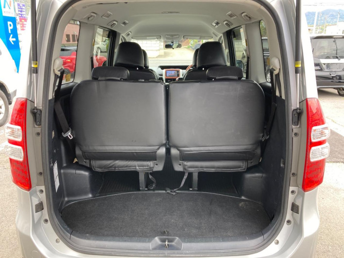 2010 Toyota Noah DBA-ZRR70G (UW-69f496c6a6b79)[25]