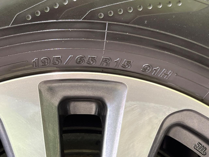 2019 Toyota Esquire DBA-ZRR80G (UW-69f496ca51c98)[15]