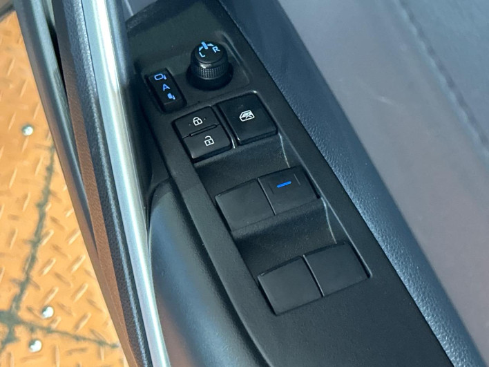 2023 Toyota Corolla Cross 6AA-ZVG11 (UW-69f496d16f606)[4]