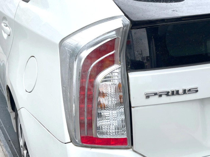 2012 Toyota Prius DAA-ZVW30 (UW-69f496d5d87f5)[17]
