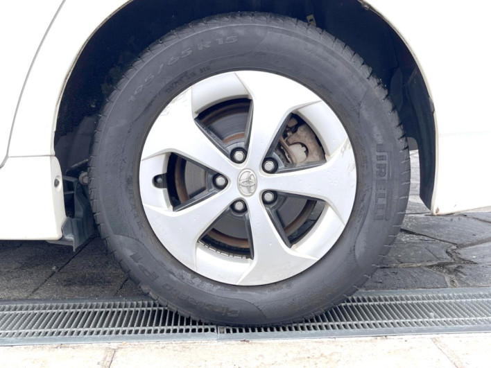2012 Toyota Prius DAA-ZVW30 (UW-69f496d5d87f5)[13]