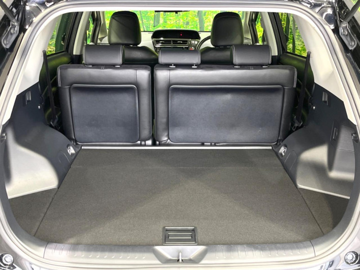 2015 Toyota Prius α DAA-ZVW41W (UW-69f496da8335d)[29]
