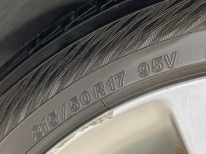 2011 Toyota Prius α DAA-ZVW41W (UW-69f496dadad92)[9]