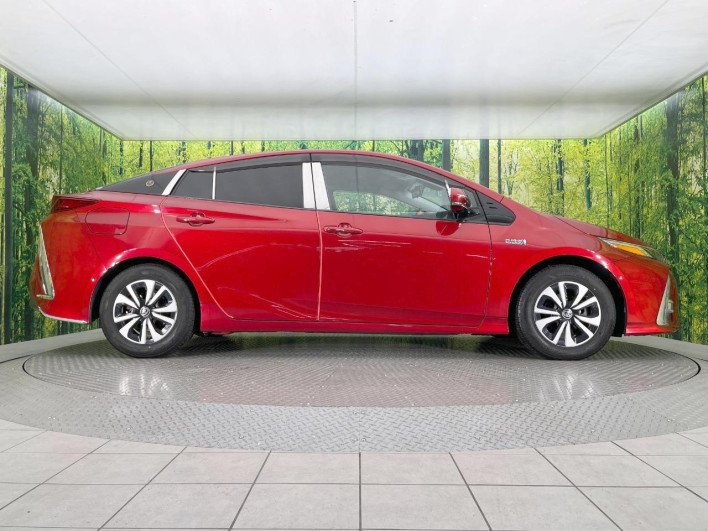2017 Toyota Prius PHV DLA-ZVW52 (UW-69f496df626ea)[21]