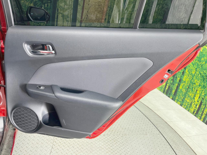 2017 Toyota Prius PHV DLA-ZVW52 (UW-69f496df626ea)[29]
