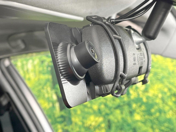2017 Toyota Prius PHV DLA-ZVW52 (UW-69f496df626ea)[8]