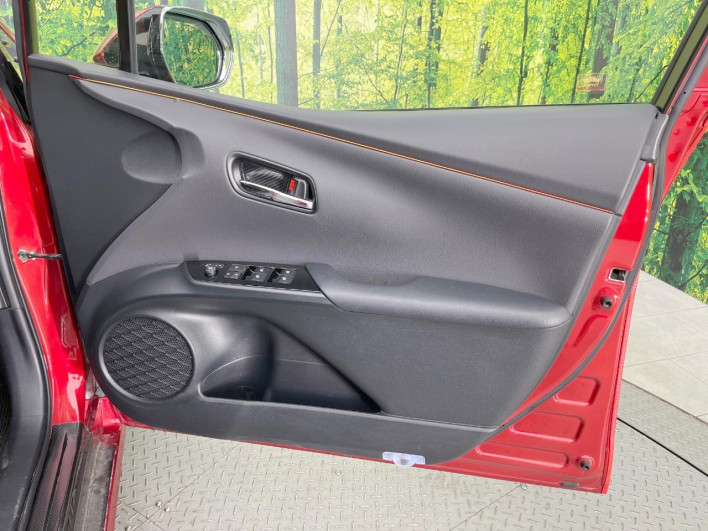 2017 Toyota Prius PHV DLA-ZVW52 (UW-69f496df626ea)[28]