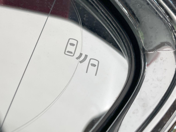2017 Toyota Prius PHV DLA-ZVW52 (UW-69f496df626ea)[22]