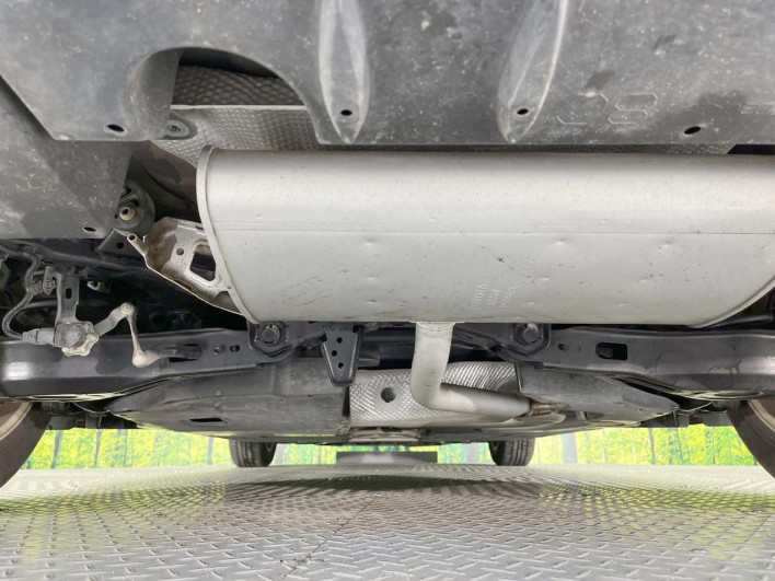 2017 Toyota Prius PHV DLA-ZVW52 (UW-69f496df626ea)[24]