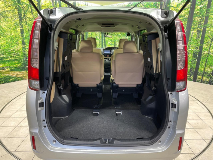 2014 Toyota Noah DAA-ZWR80G (UW-69f496e361cc8)[19]