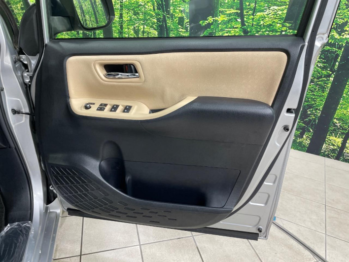 2014 Toyota Noah DAA-ZWR80G (UW-69f496e361cc8)[21]