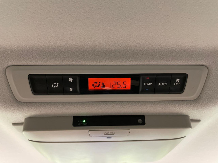 2014 Toyota Noah DAA-ZWR80G (UW-69f496e361cc8)[28]