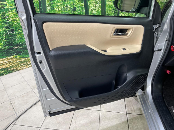 2014 Toyota Noah DAA-ZWR80G (UW-69f496e361cc8)[23]