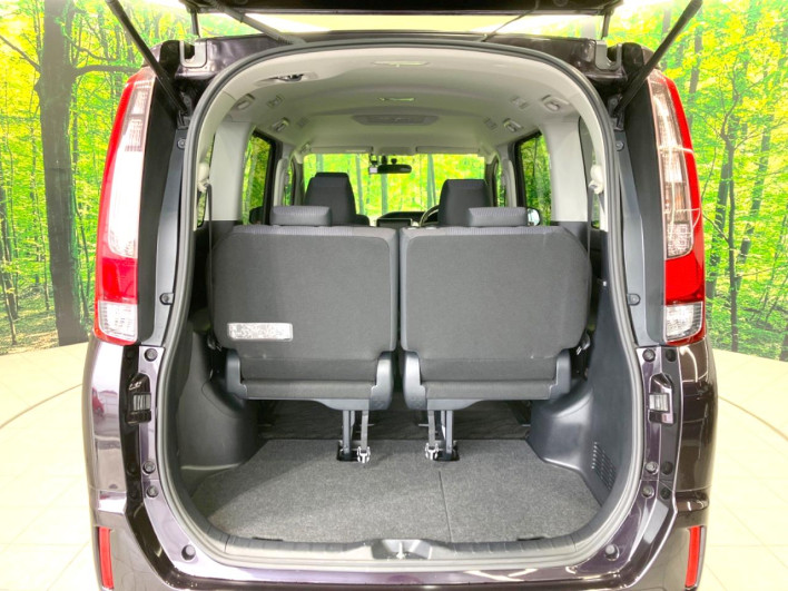 2014 Toyota Noah DAA-ZWR80G (UW-69f496e3ac1e8)[21]
